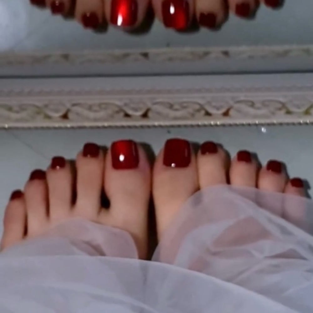 Red Themed Fake Press On Toe Nails NWT - Picture 1 of 11